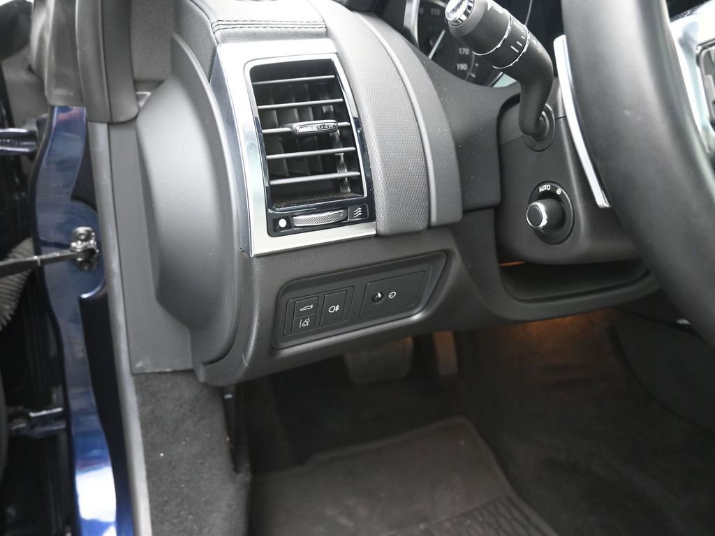 Used 2019 Jaguar F-TYPE Coupe image 17