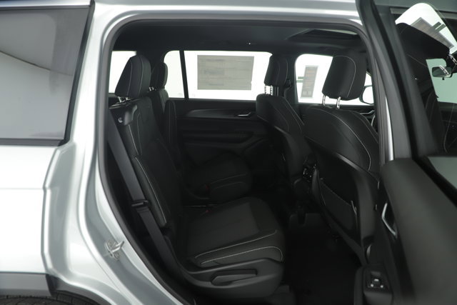 New 2025 Jeep Grand Cherokee L Laredo w/ Luxury Tech Group I image 11