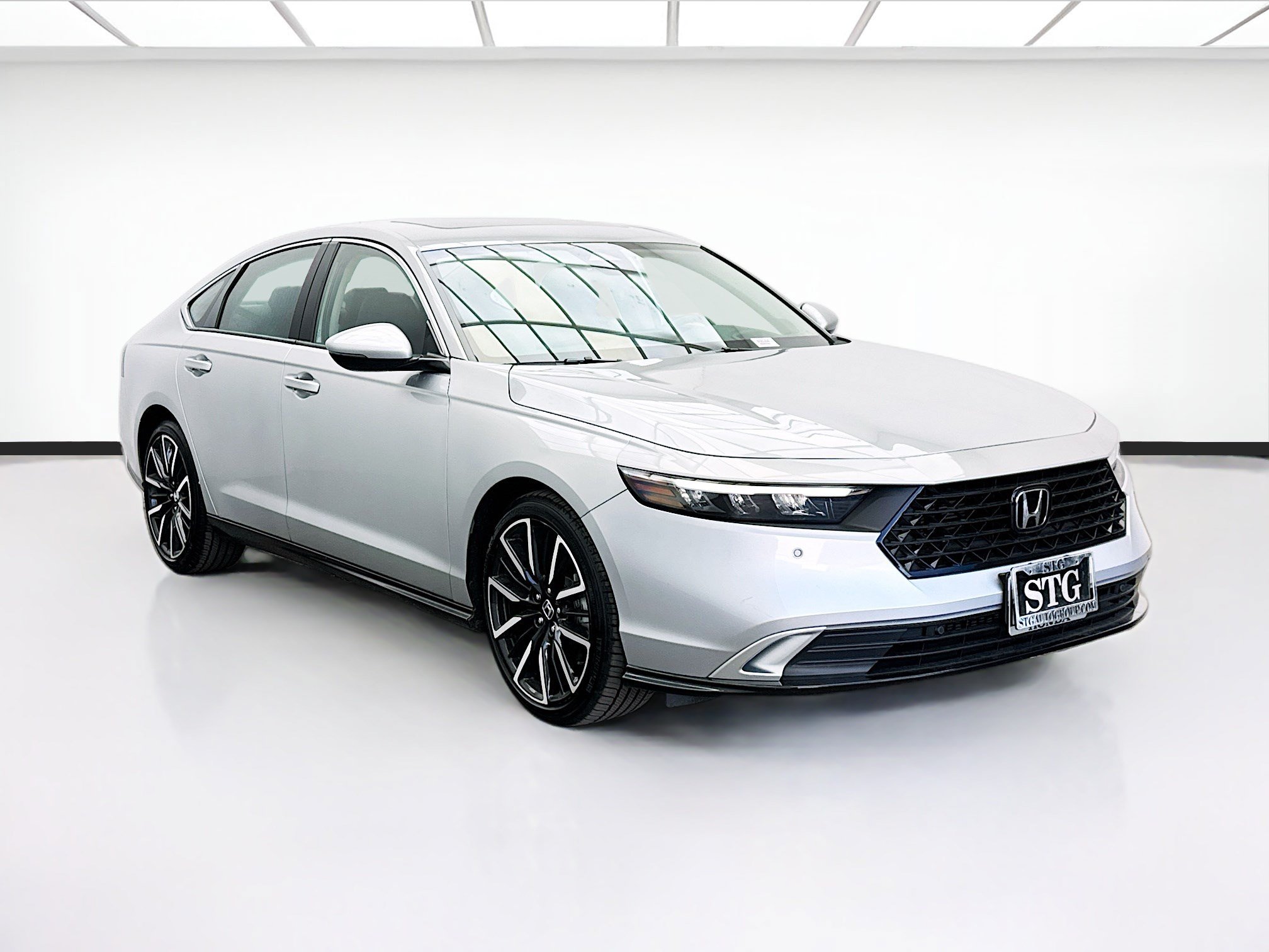 Used 2024 Honda Accord Touring image 3