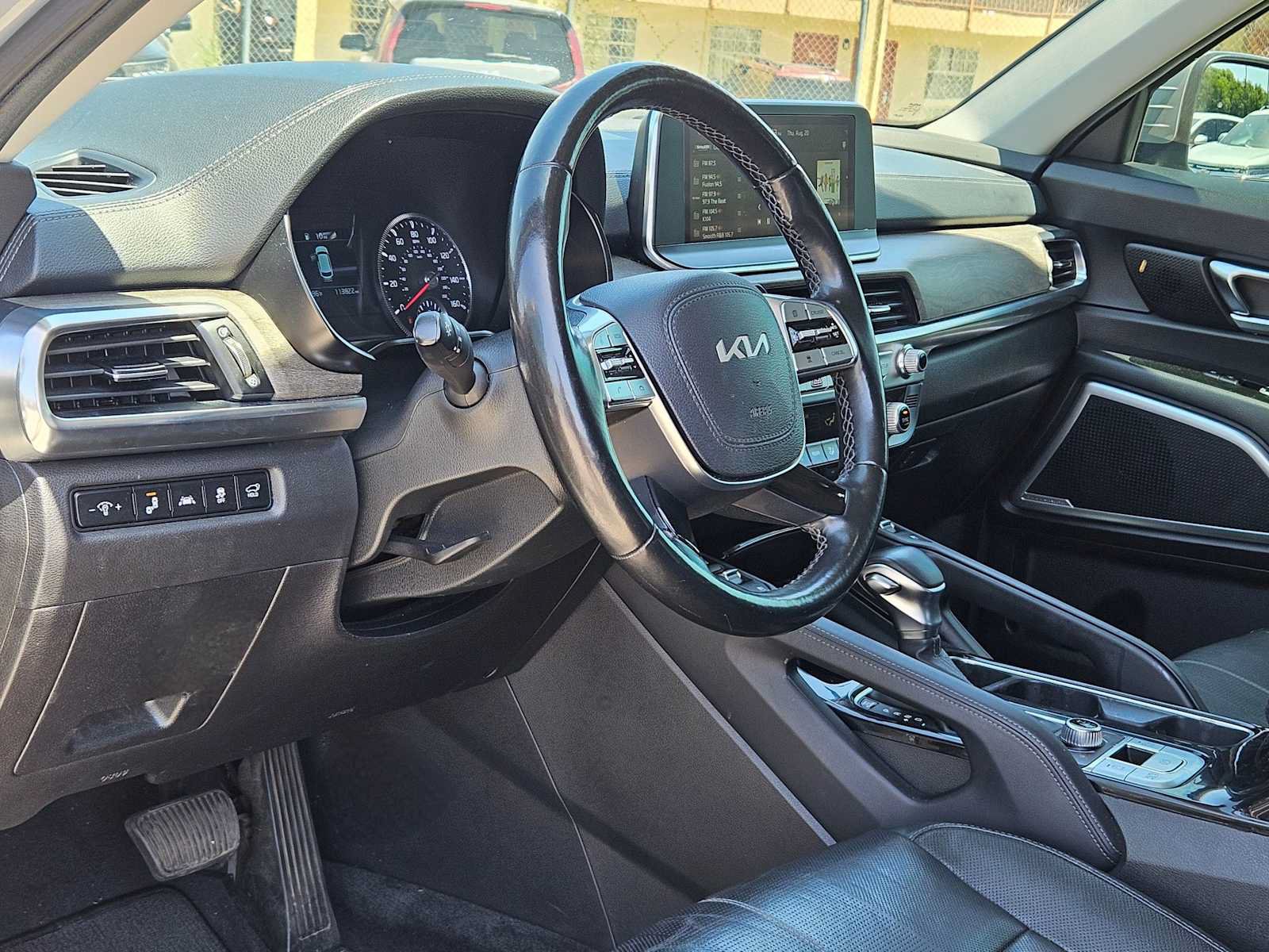 Used 2022 Kia Telluride EX w/ EX Premium Package AWD/4WD image 2