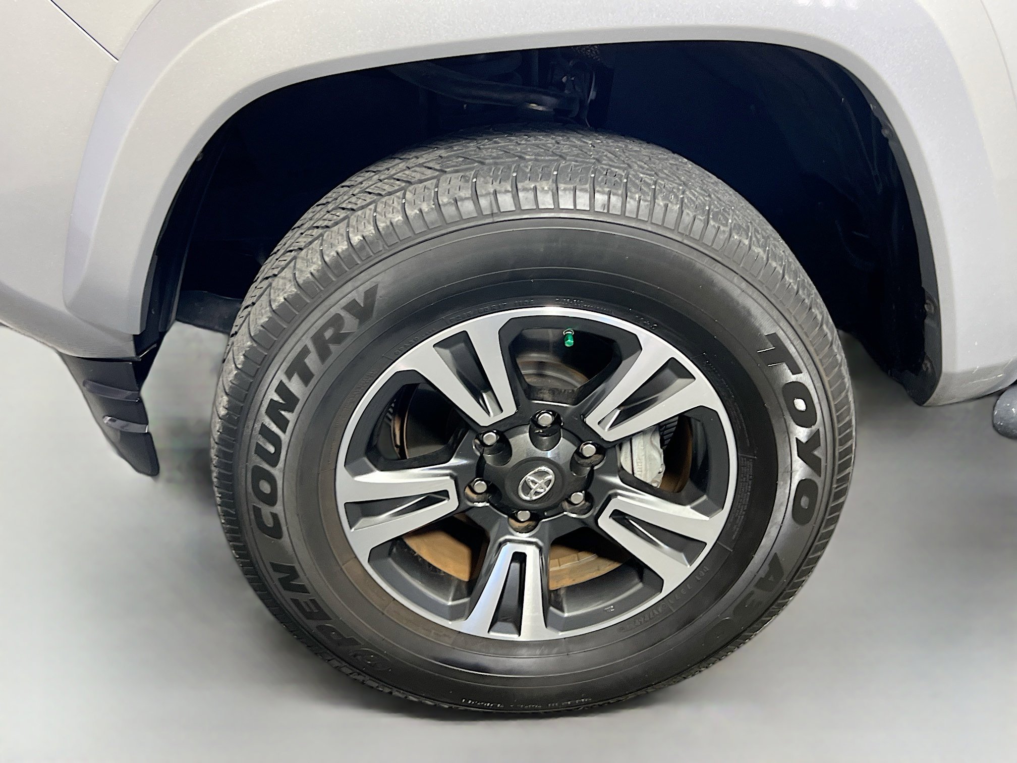 Used 2017 Toyota Tacoma TRD Sport w/ Tow Package (A/T) image 13