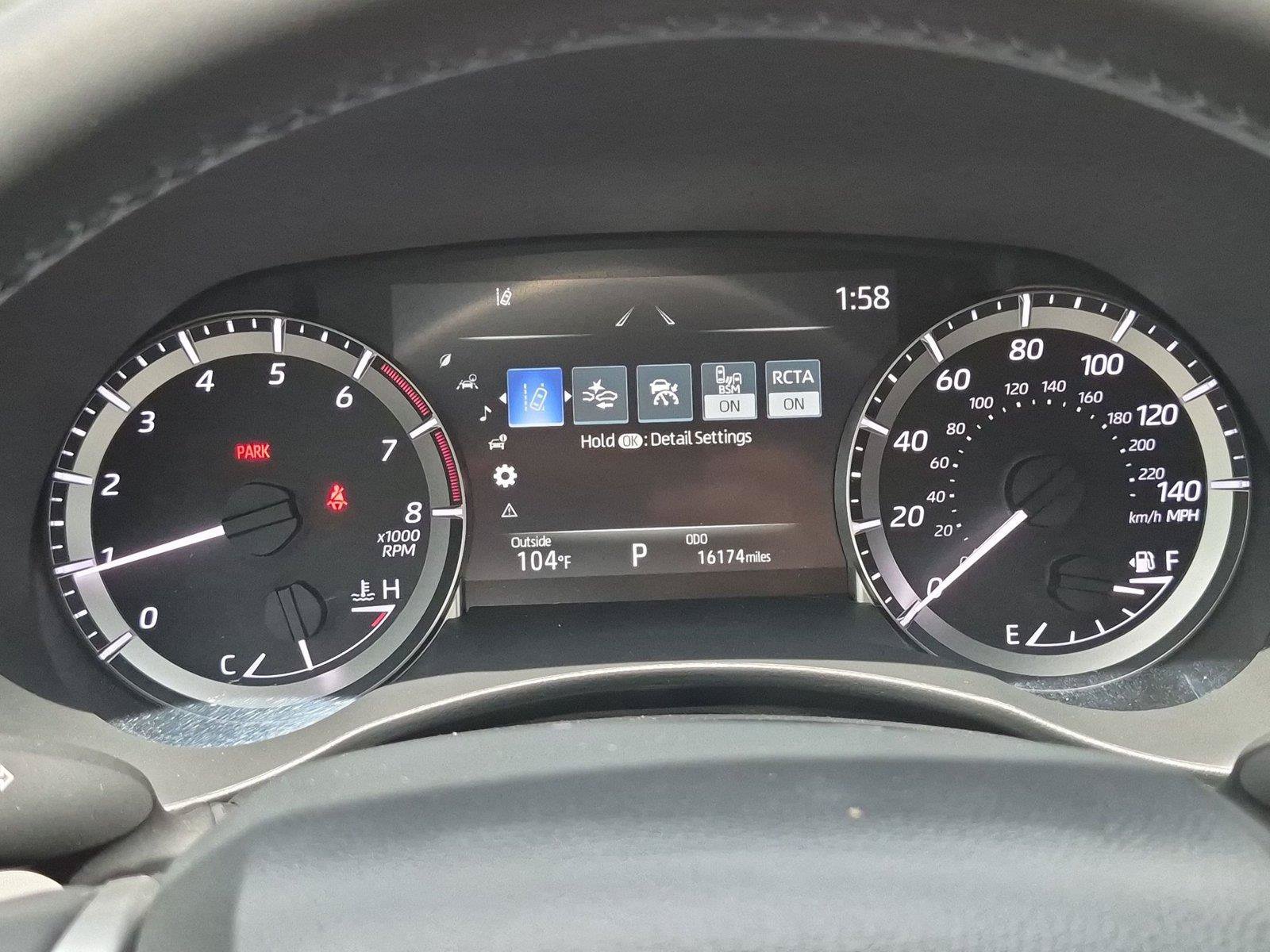 Used 2024 Toyota Highlander XLE FWD image 16