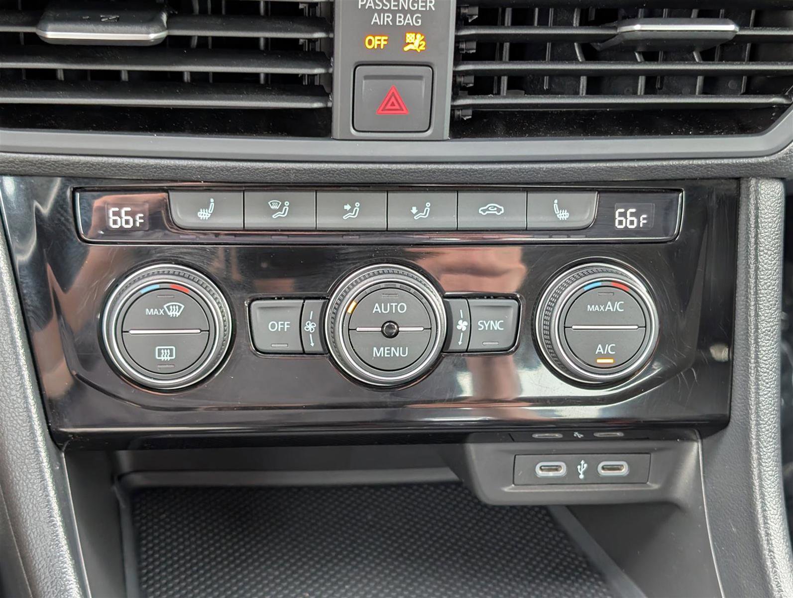 Used 2024 Volkswagen Jetta SE image 25