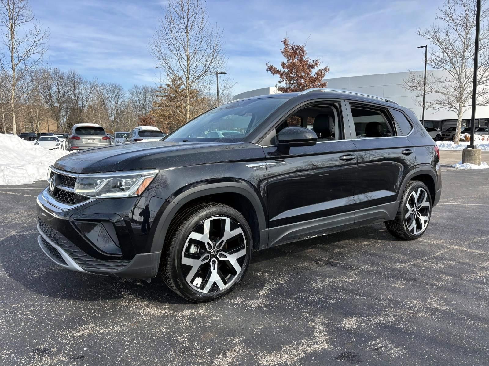 Used 2023 Volkswagen Taos SEL image 3