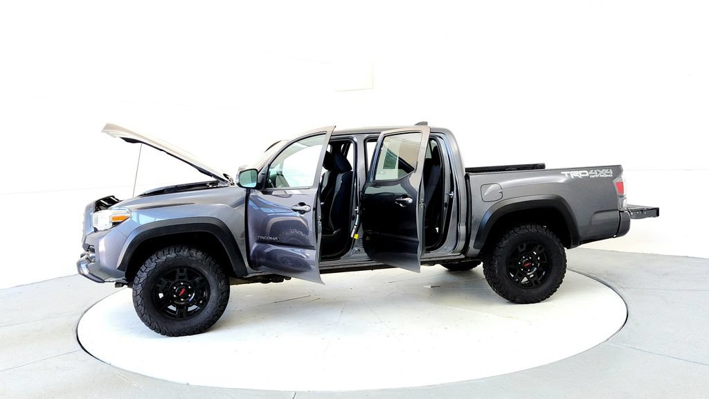 Used 2021 Toyota Tacoma TRD Off-Road w/ Technology Package AWD/4WD image 10