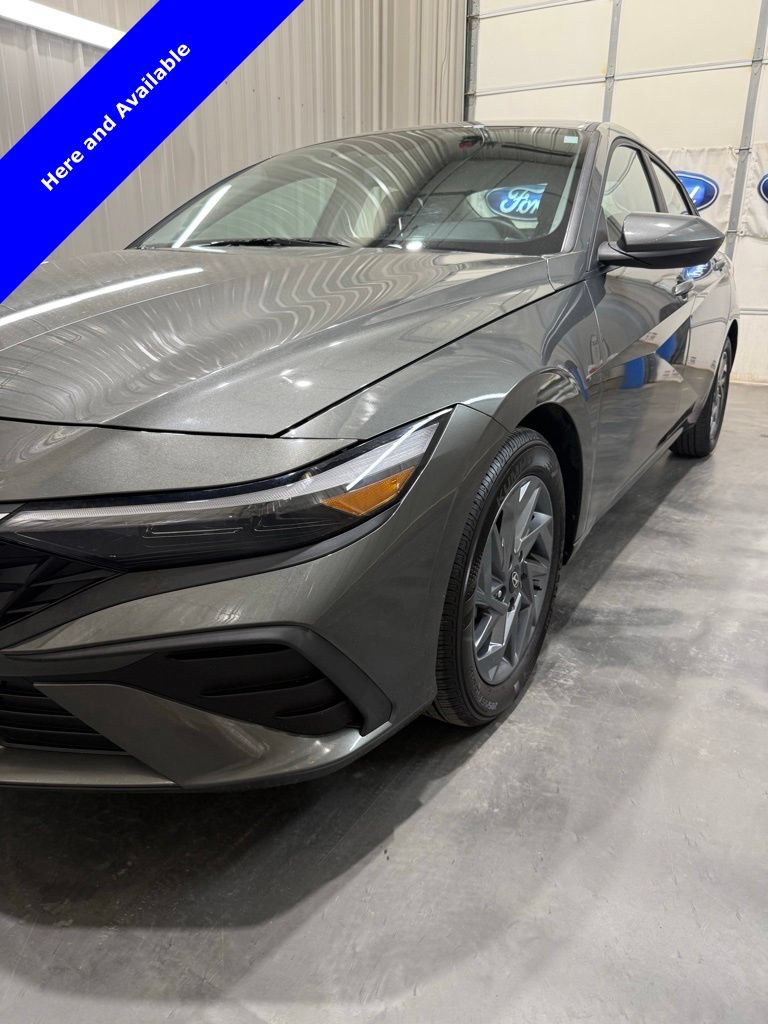 Used 2024 Hyundai Elantra SEL FWD image 5