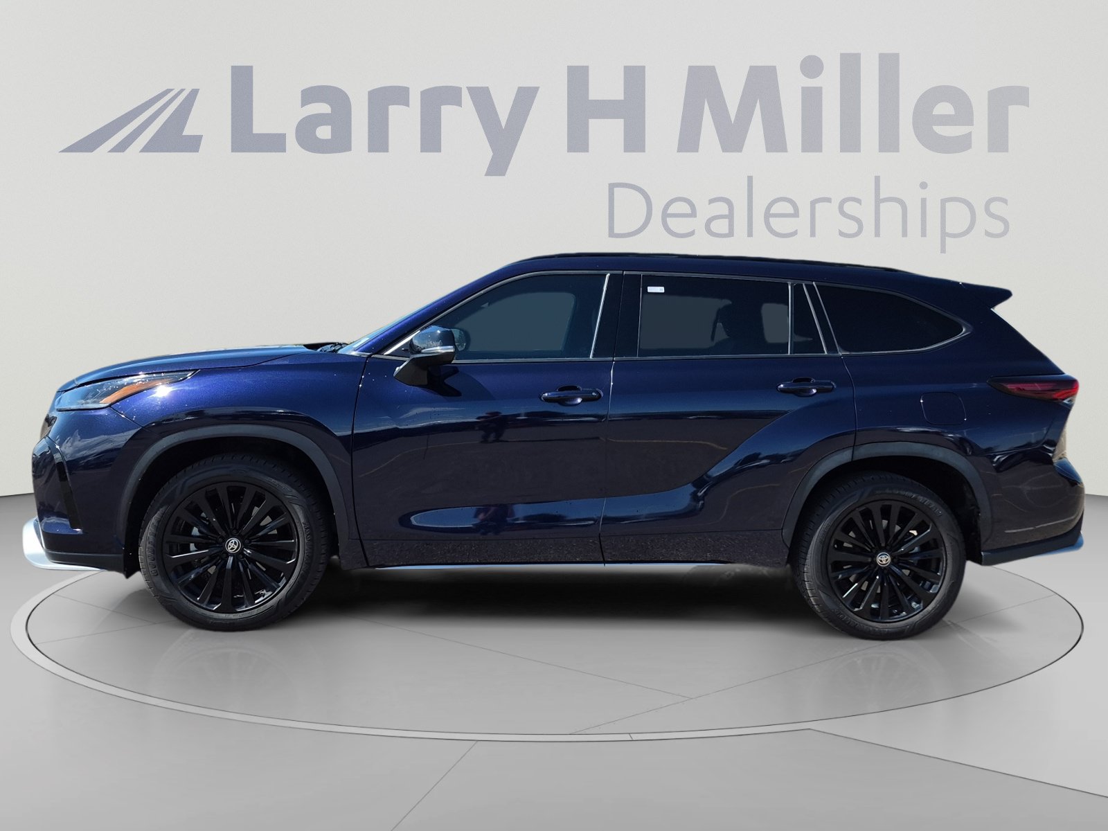 Used 2024 Toyota Highlander XSE AWD/4WD image 2