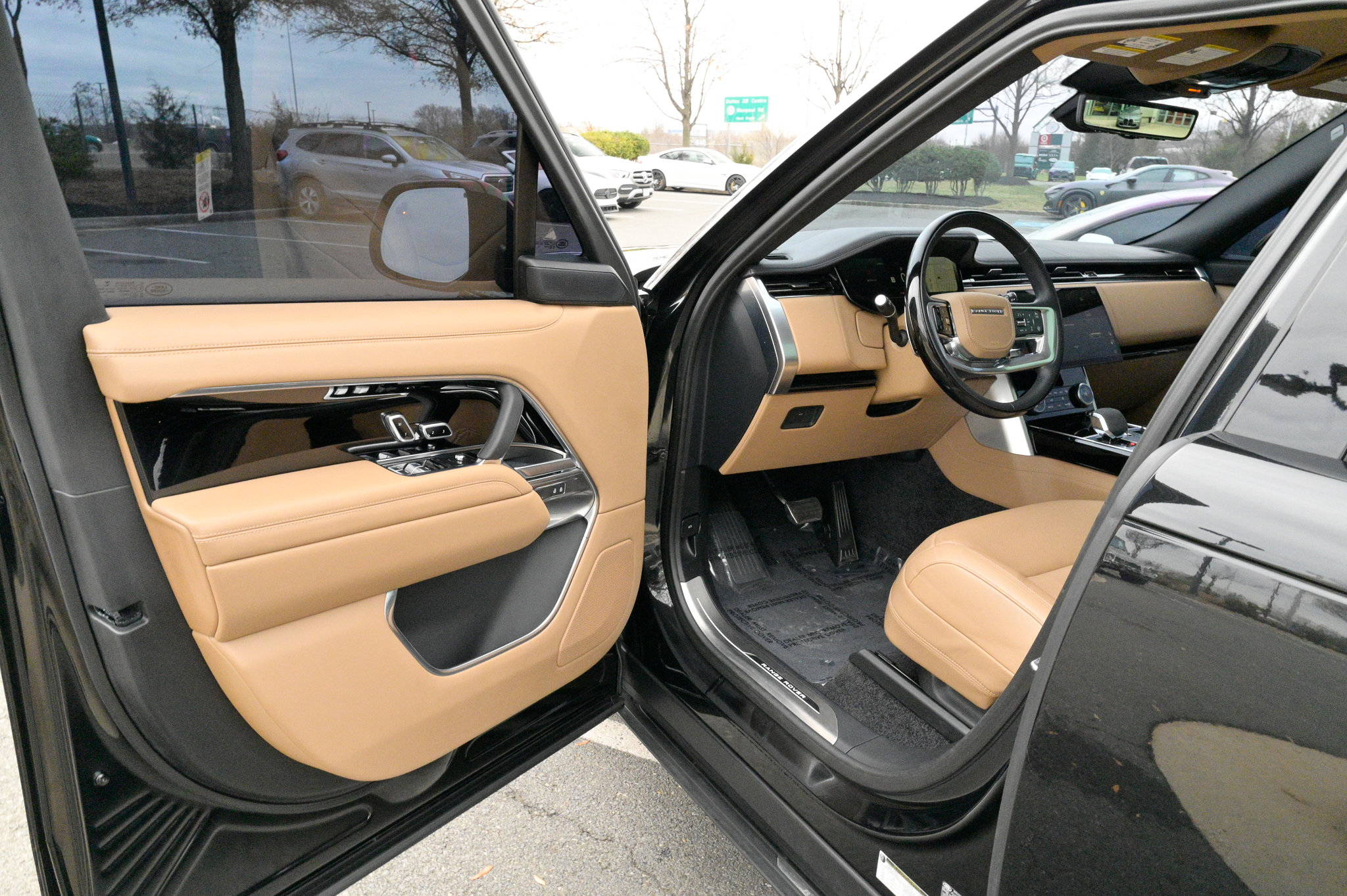 Used 2023 Land Rover Range Rover SE image 15