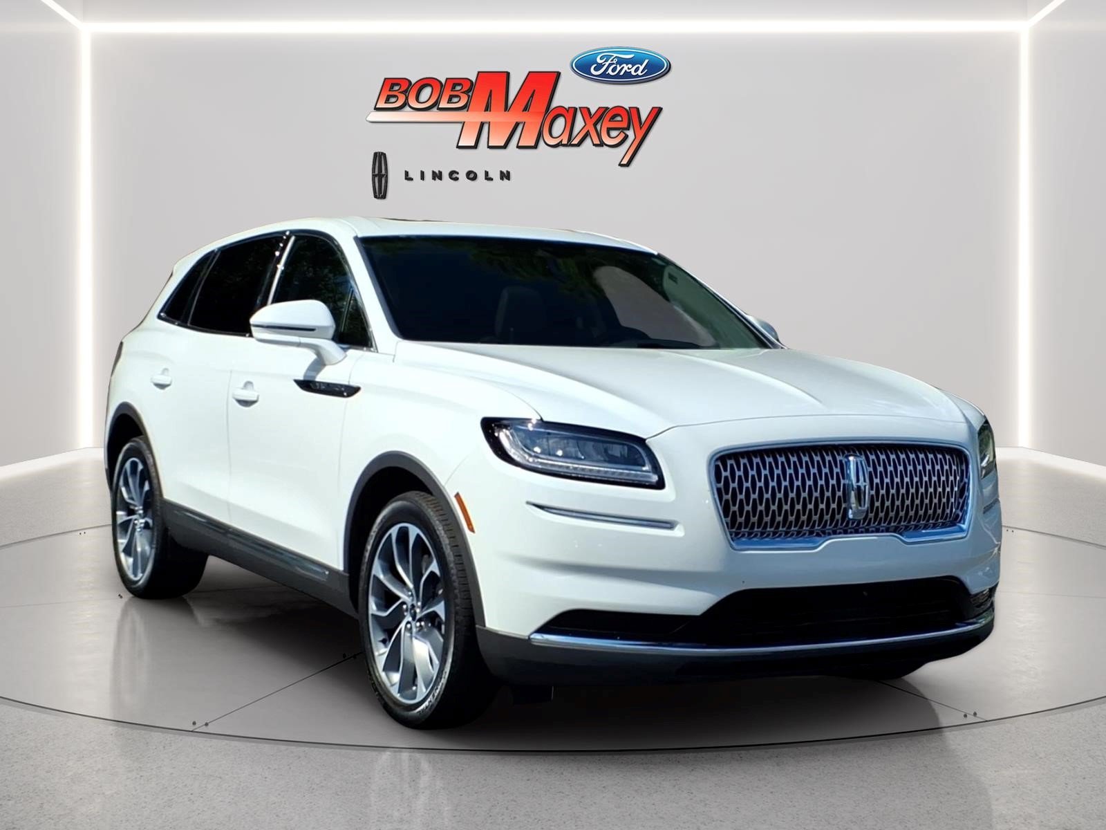 Used 2023 Lincoln Nautilus Reserve FWD image 3