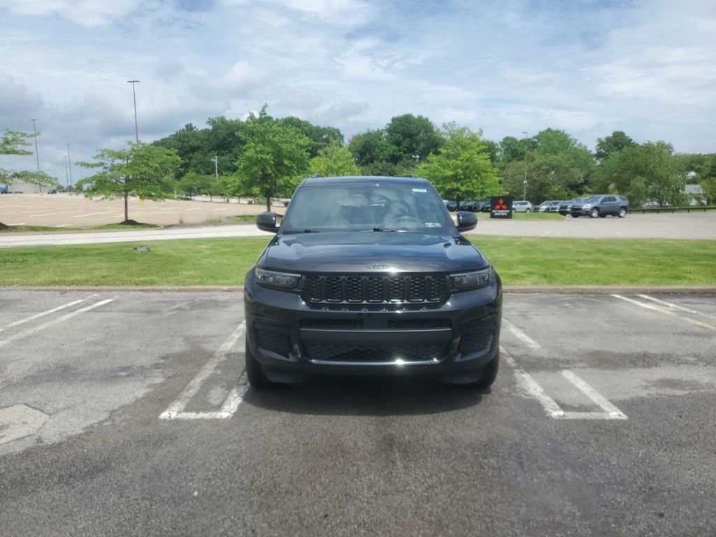 Used 2023 Jeep Grand Cherokee L Laredo AWD/4WD image 8