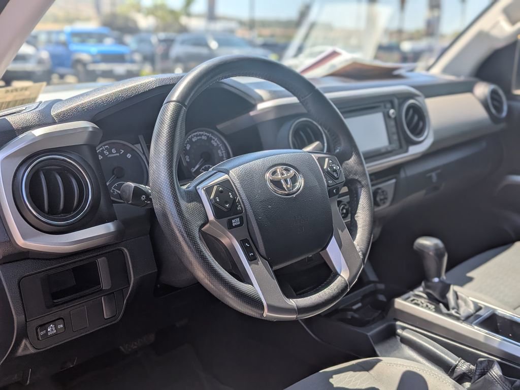 Used 2017 Toyota Tacoma SR5 w/ SR5 Appearance Package (SM) image 12