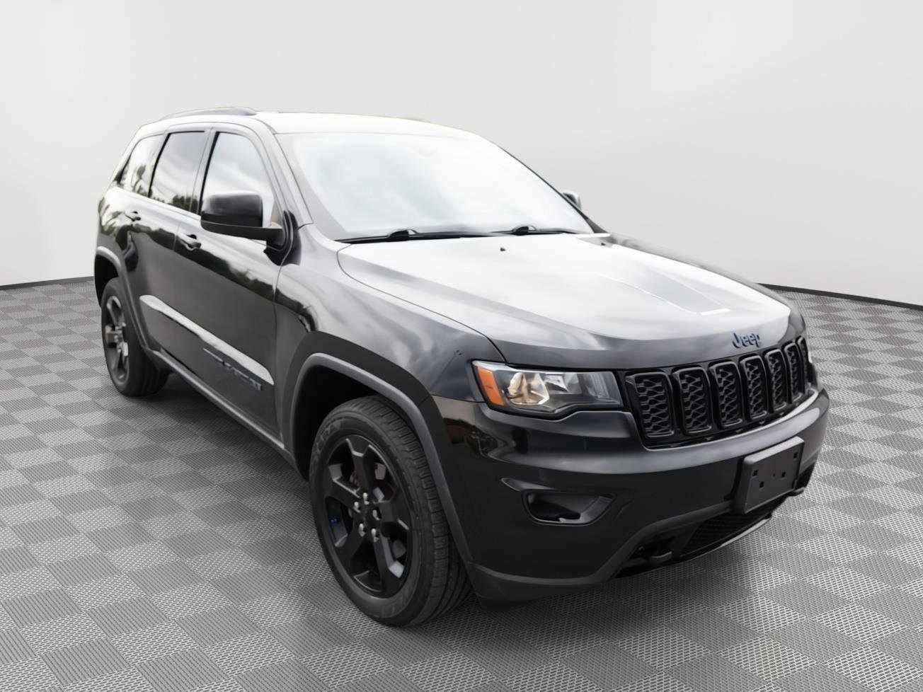 Used 2019 Jeep Grand Cherokee Laredo AWD/4WD image 3