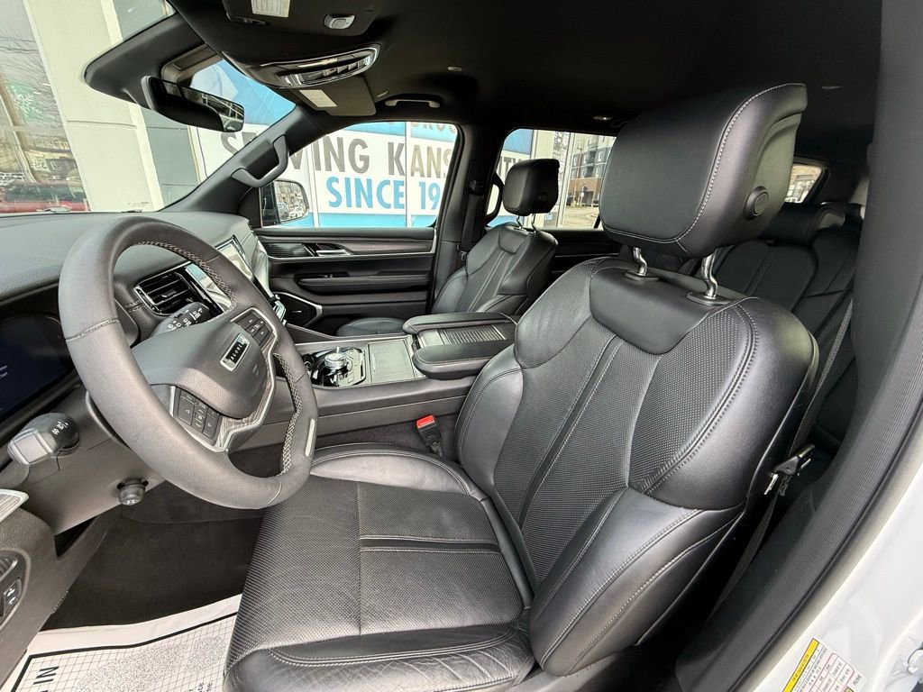 Used 2023 Jeep Wagoneer Series III w/ Preferred Equipment Group image 13