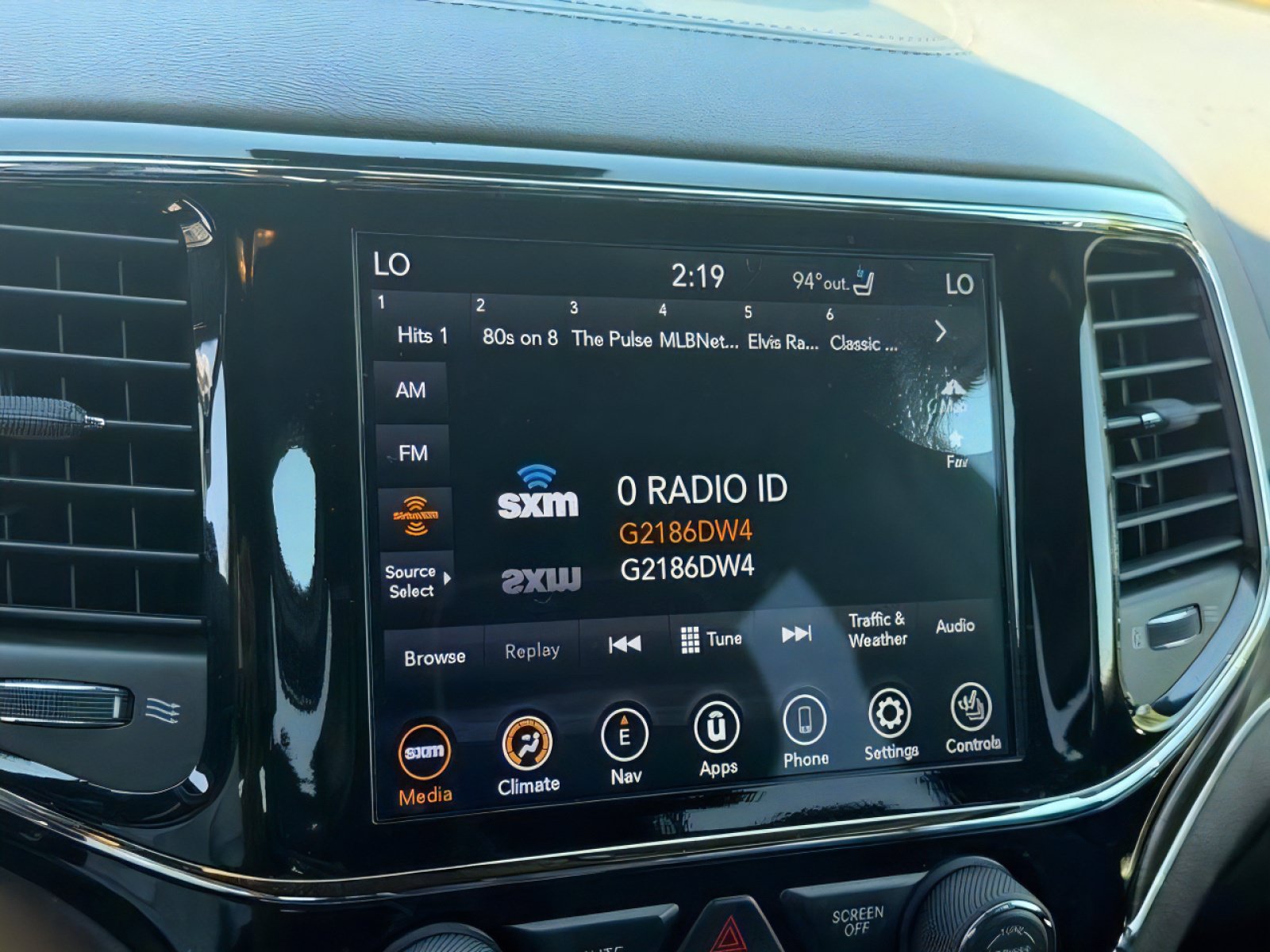 Used 2019 Jeep Grand Cherokee Overland AWD/4WD image 26