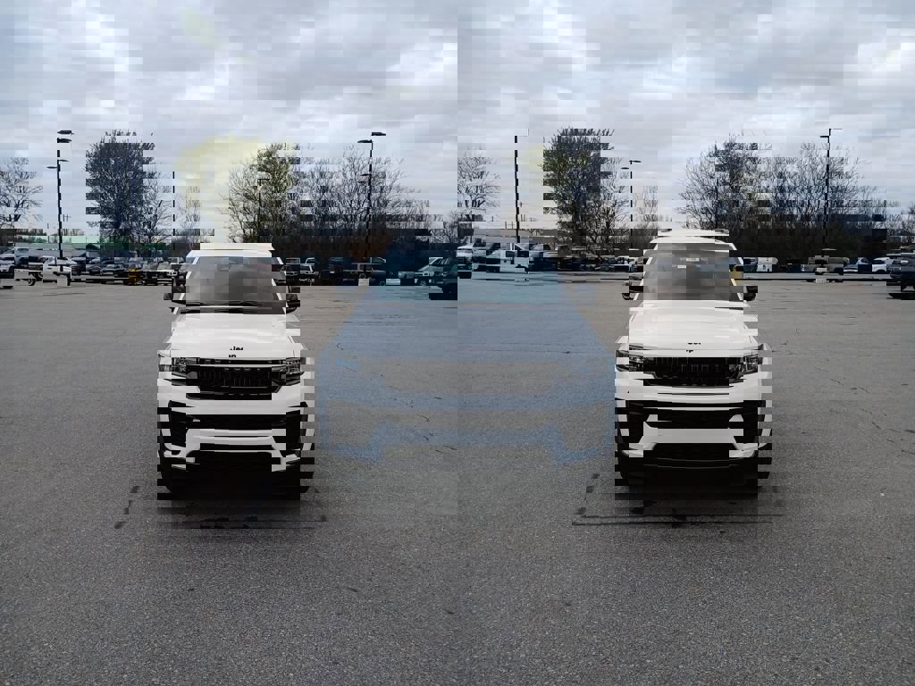 New 2026 Jeep Grand Cherokee L Laredo image 2