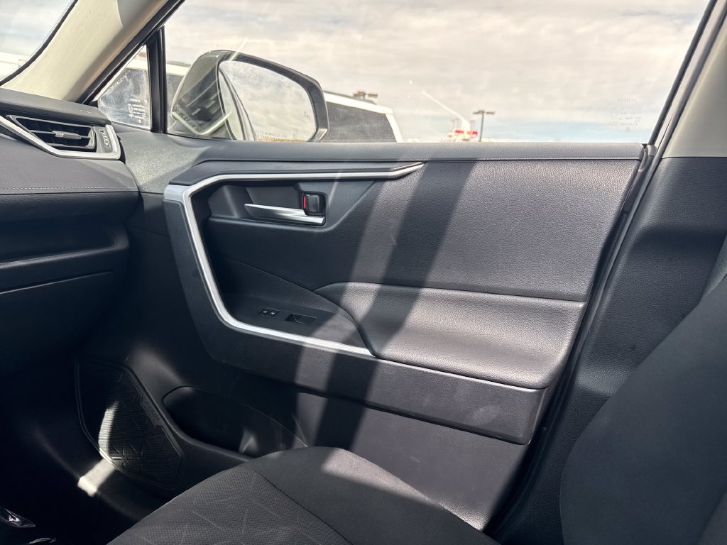 Used 2019 Toyota RAV4 XLE w/ Convenience Package AWD/4WD image 18