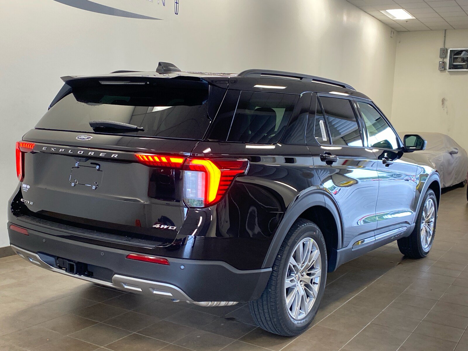 New 2026 Ford Explorer Active w/ Active Comfort Package AWD/4WD image 15