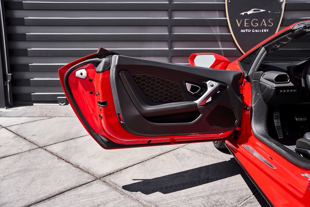 Used 2023 Lamborghini Huracan EVO RWD image 29