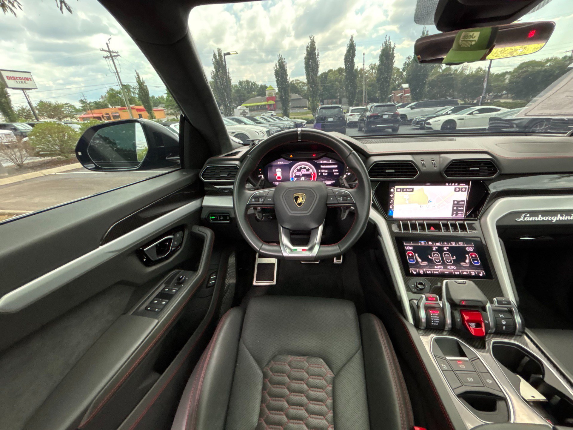 Used 2020 Lamborghini Urus AWD/4WD image 33