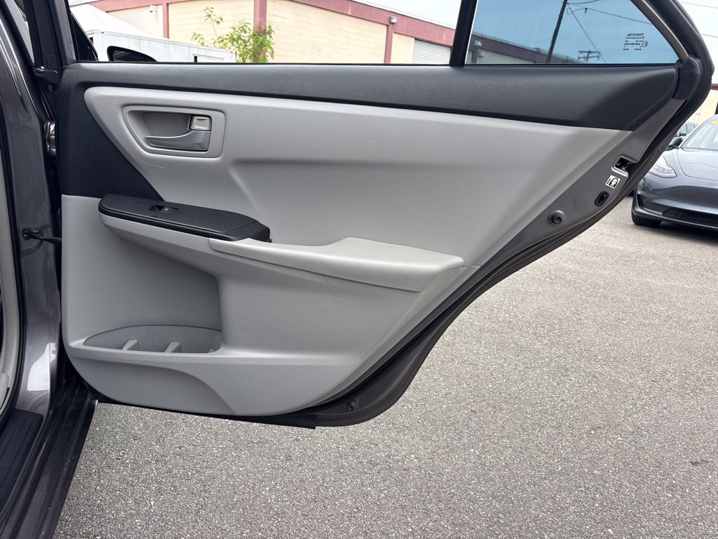 Used 2015 Toyota Camry LE w/ Moonroof Package FWD image 17