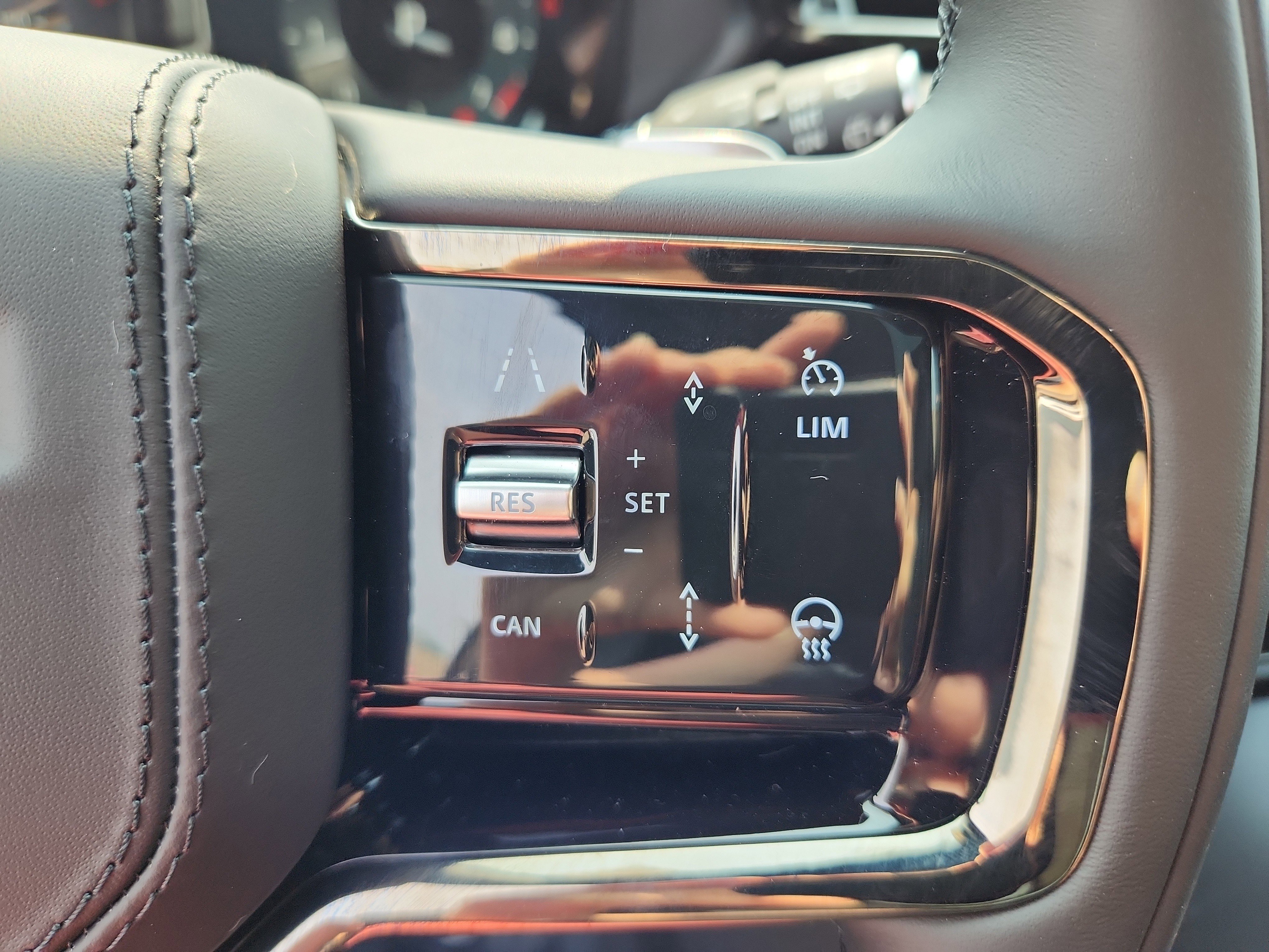 New 2026 Land Rover Range Rover Velar Dynamic SE image 20