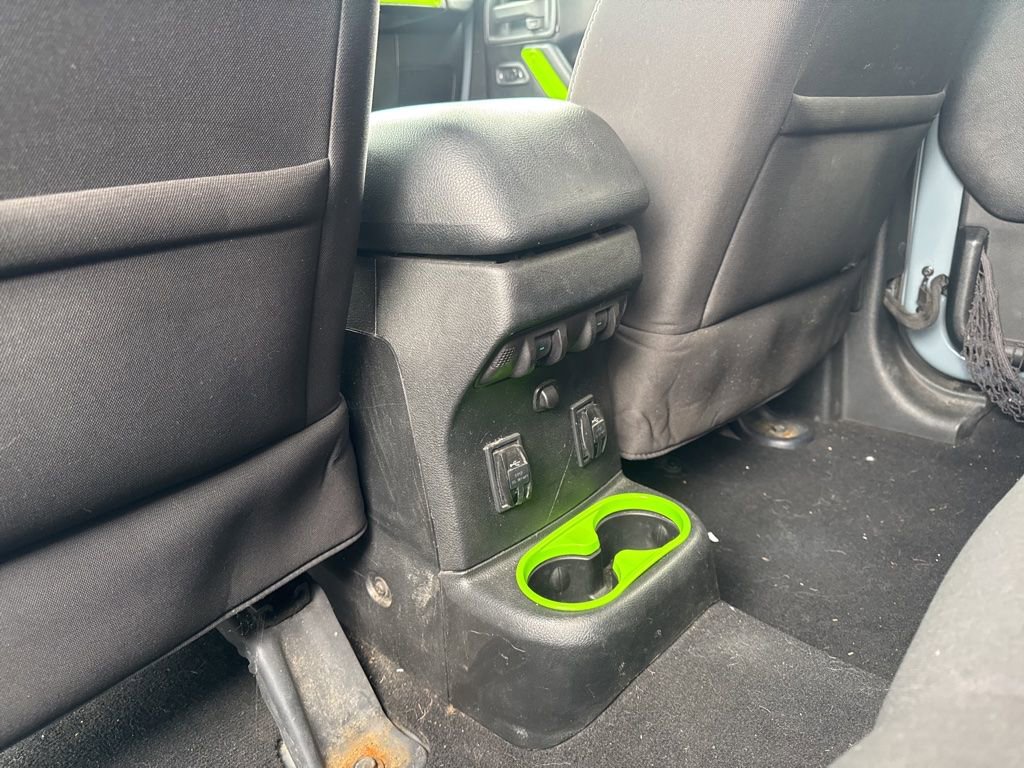 Used 2015 Jeep Wrangler Unlimited Rubicon image 14