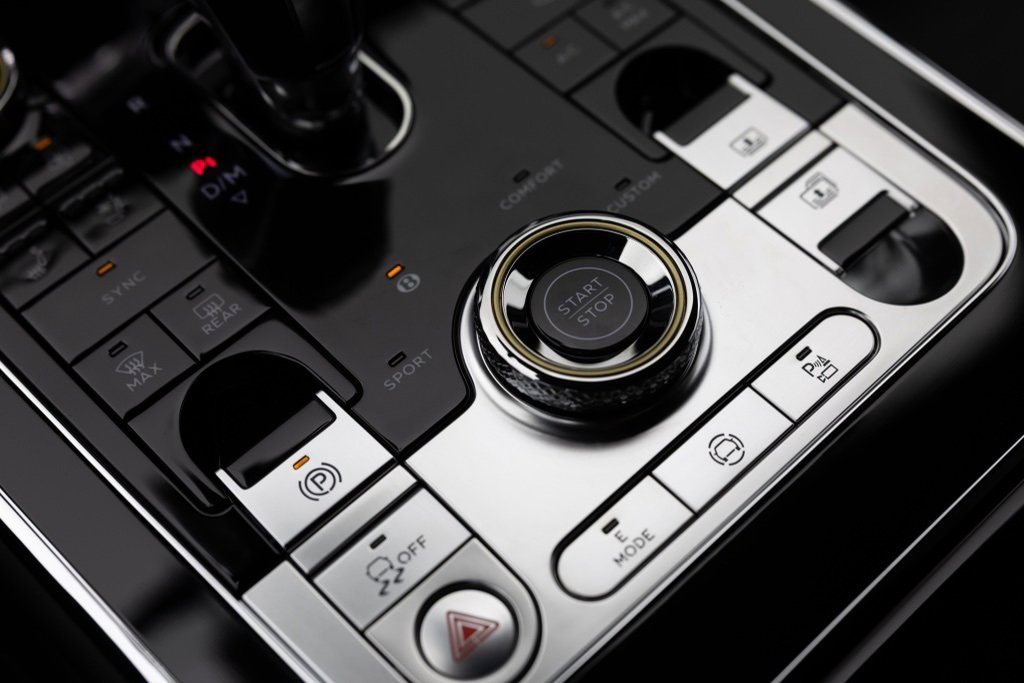 New 2025 Bentley Flying Spur Plug-In Hybrid image 18