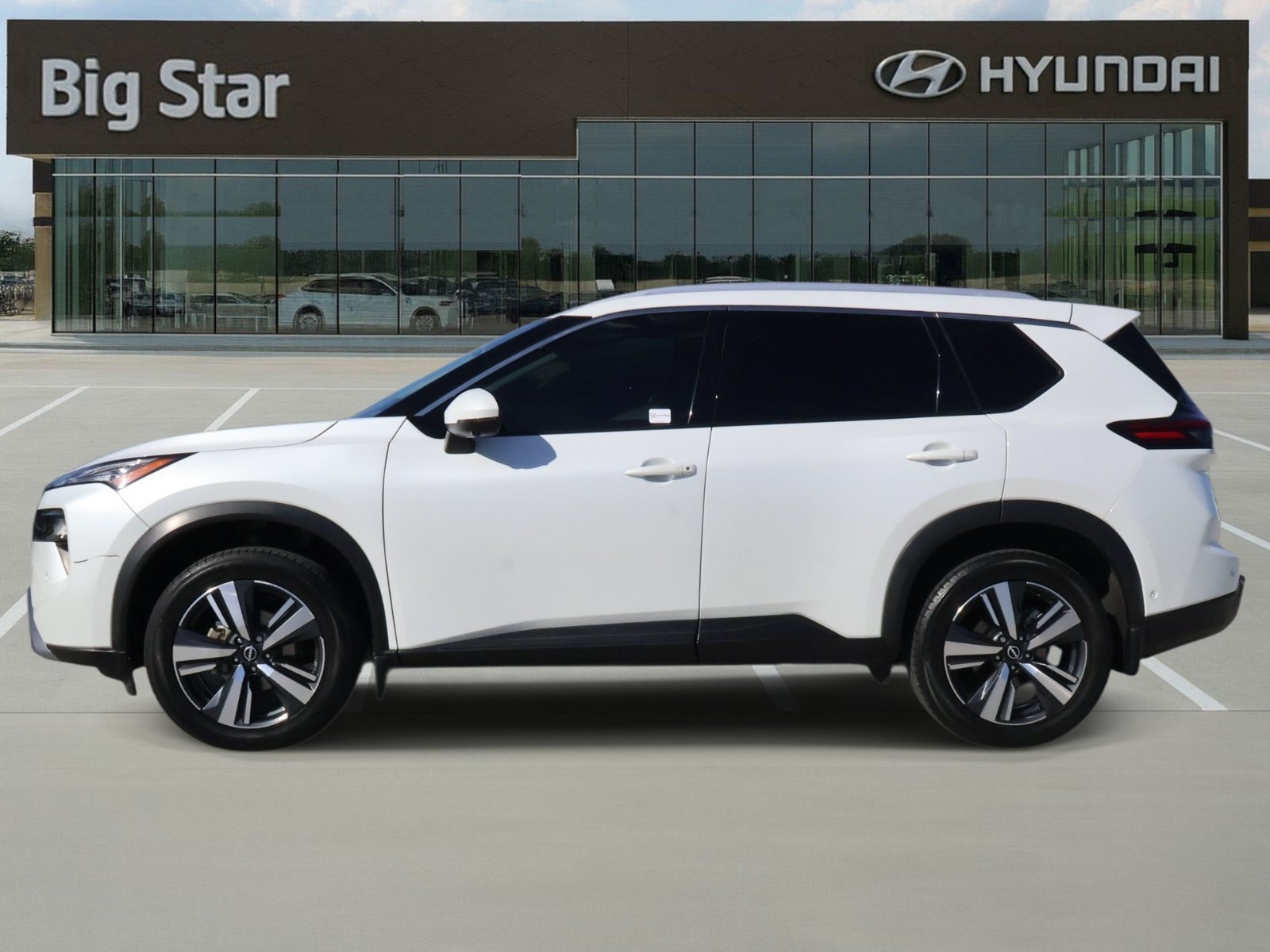 Used 2024 Nissan Rogue SL w/ SL Premium Package FWD image 2