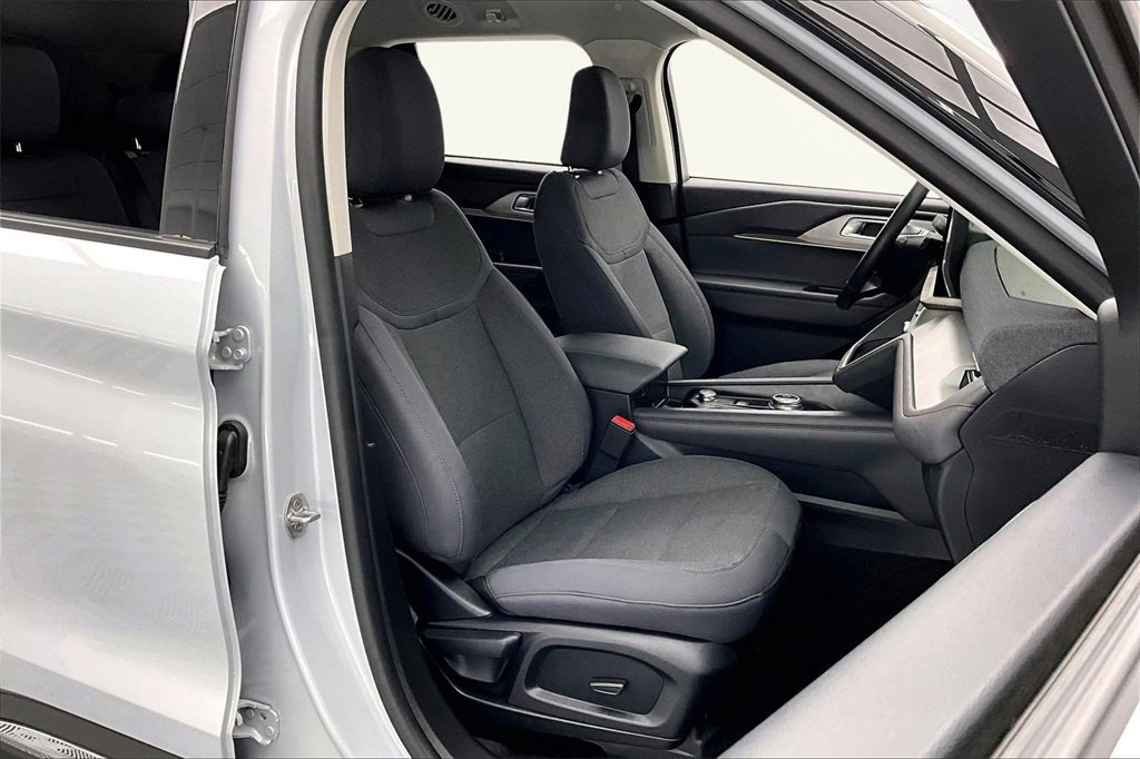 Used 2025 Ford Explorer Active image 7