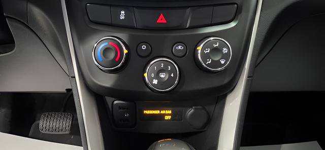 Used 2022 Chevrolet Trax LT w/ LT Convenience Package image 21