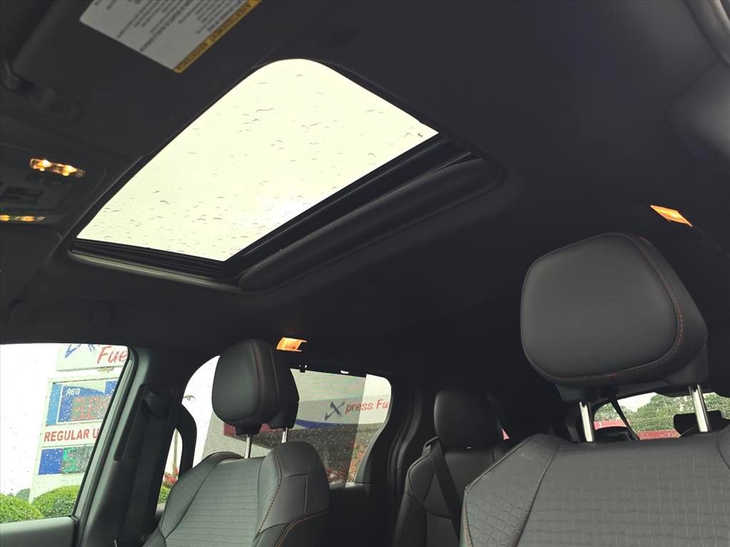 Used 2022 Toyota Sienna XSE FWD image 12