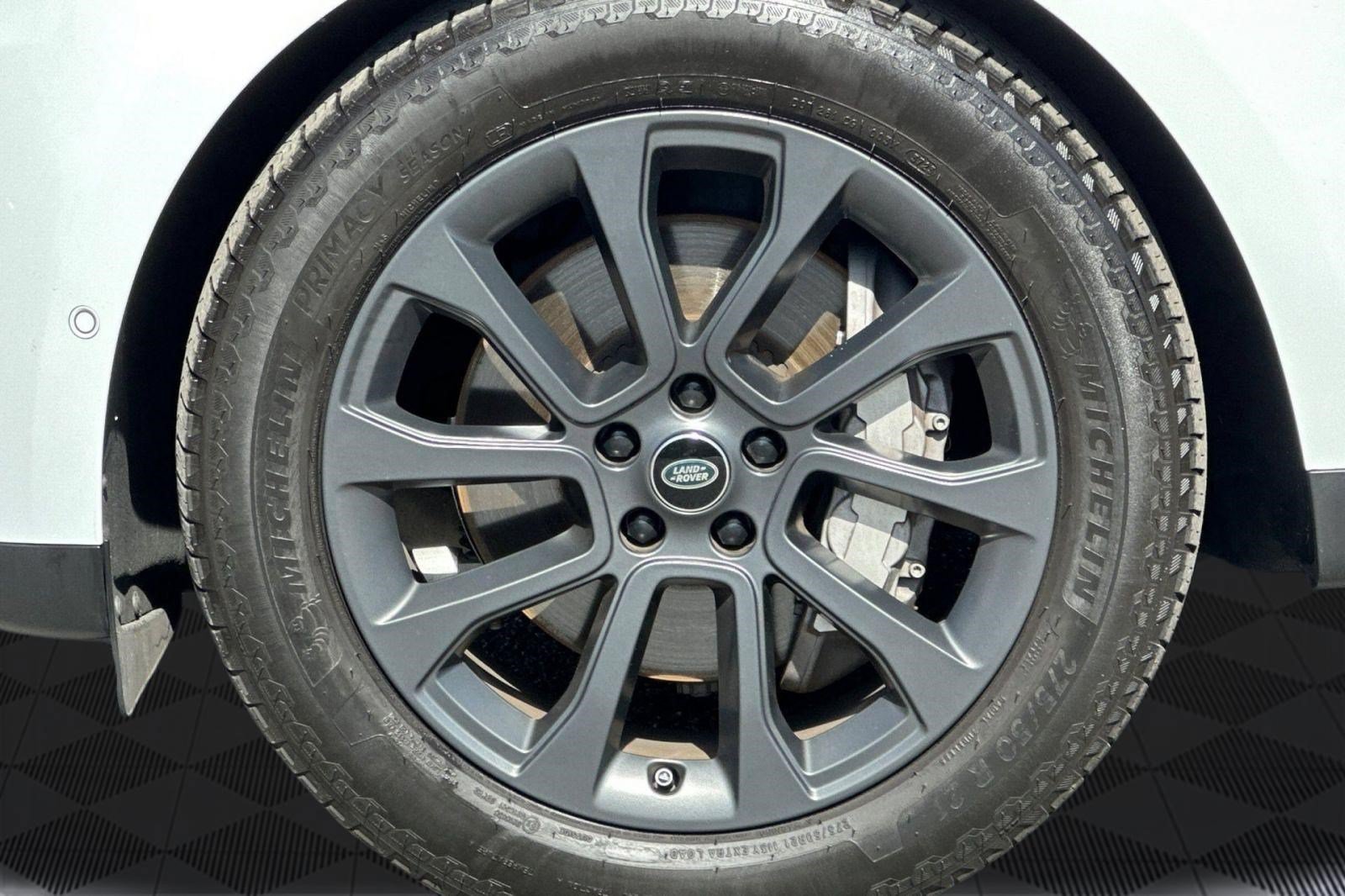 Used 2024 Land Rover Range Rover Sport SE AWD/4WD image 13