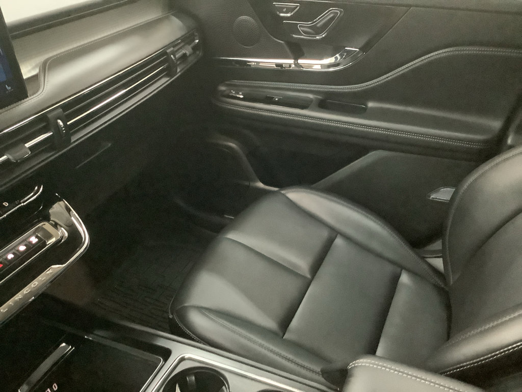 Used 2024 Lincoln Corsair AWD image 21