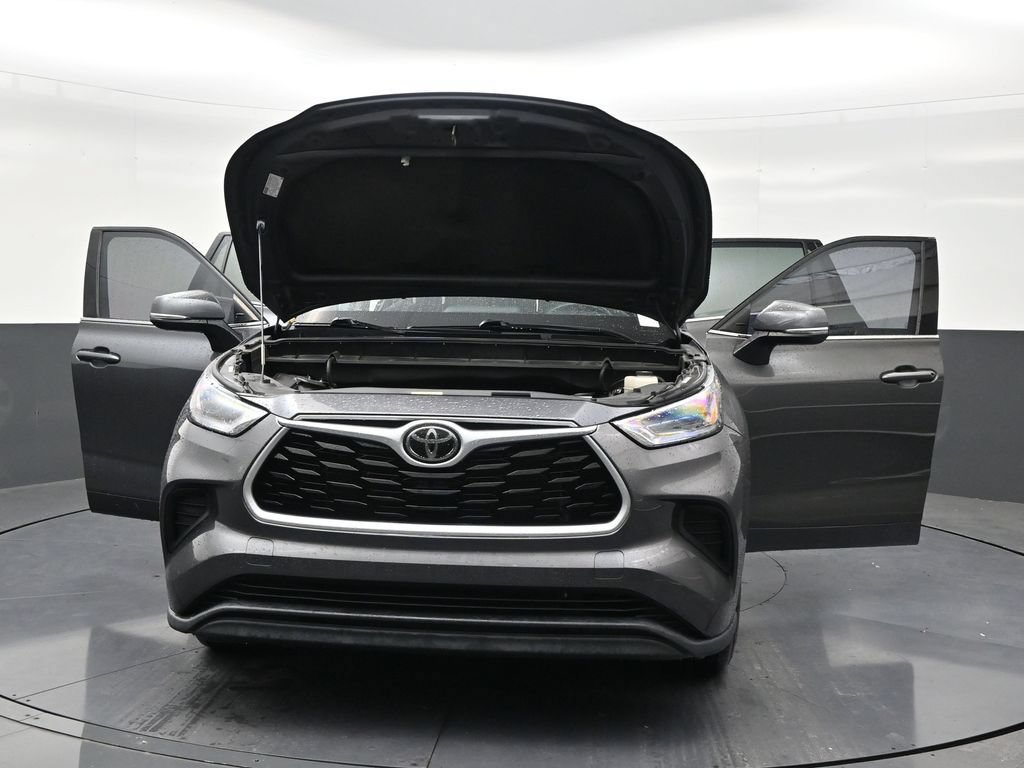 Used 2021 Toyota Highlander L FWD image 32
