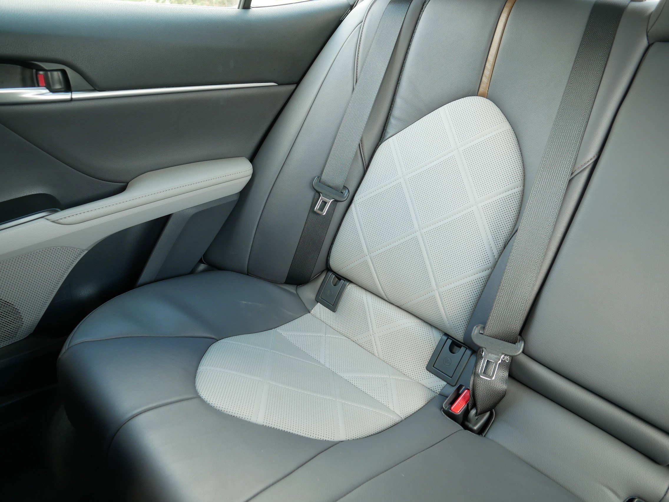 Used 2019 Toyota Camry XLE FWD image 12