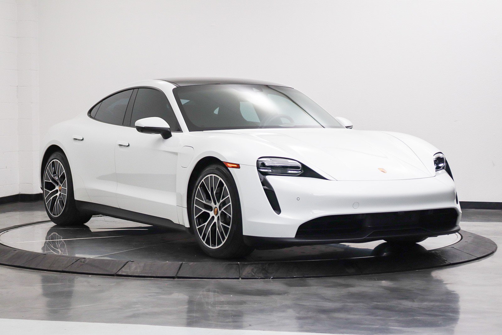 Used 2022 Porsche Taycan RWD image 7
