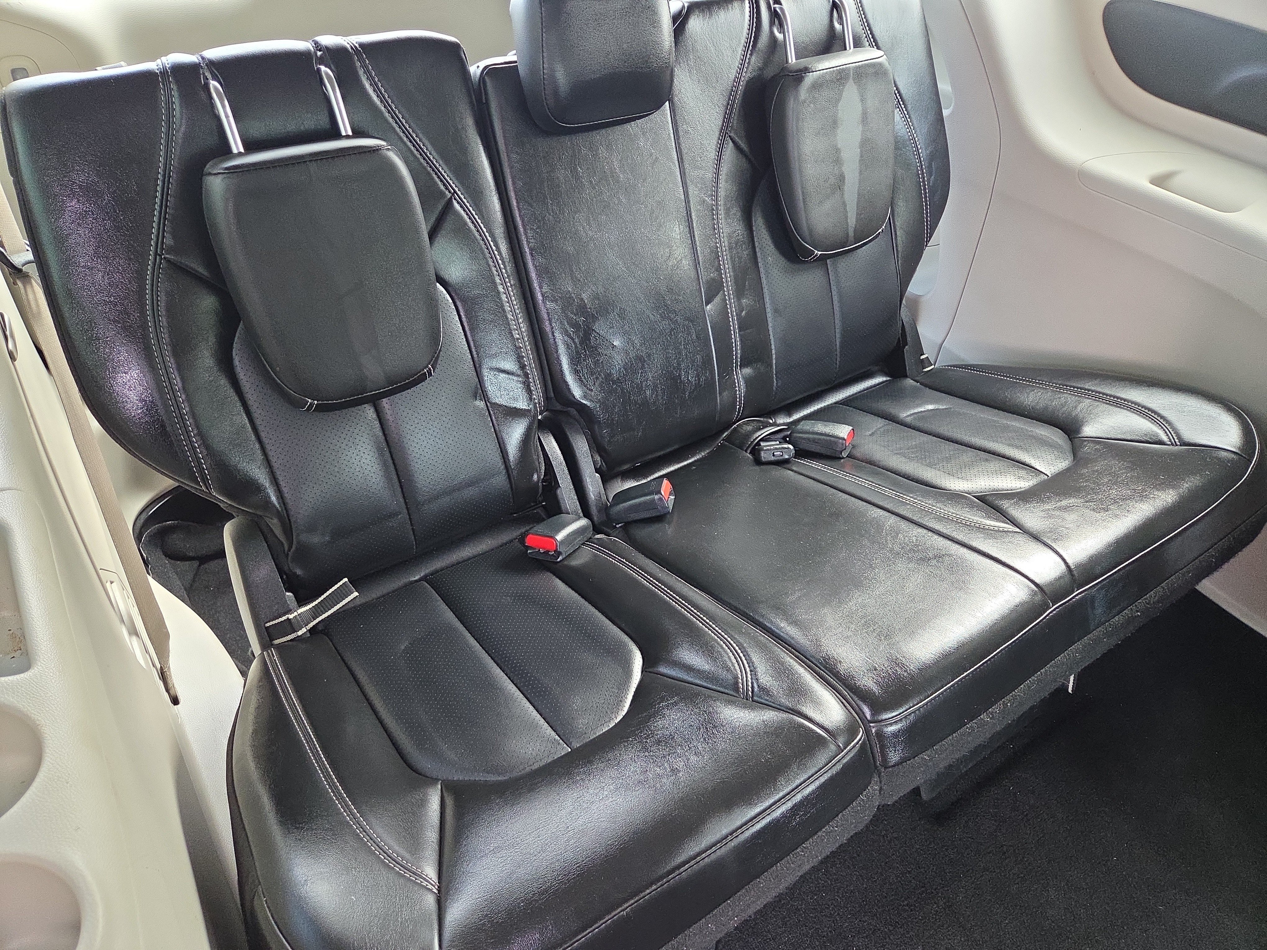 Used 2023 Chrysler Pacifica Touring-L FWD image 18