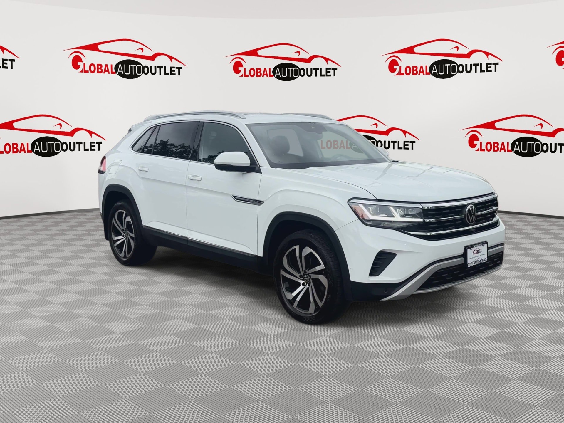 Used 2020 Volkswagen Atlas Cross Sport SEL Premium AWD/4WD image 2