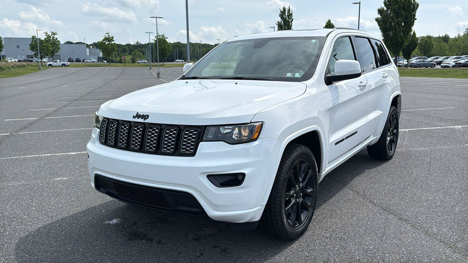 Used 2021 Jeep Grand Cherokee Laredo X AWD/4WD image 14
