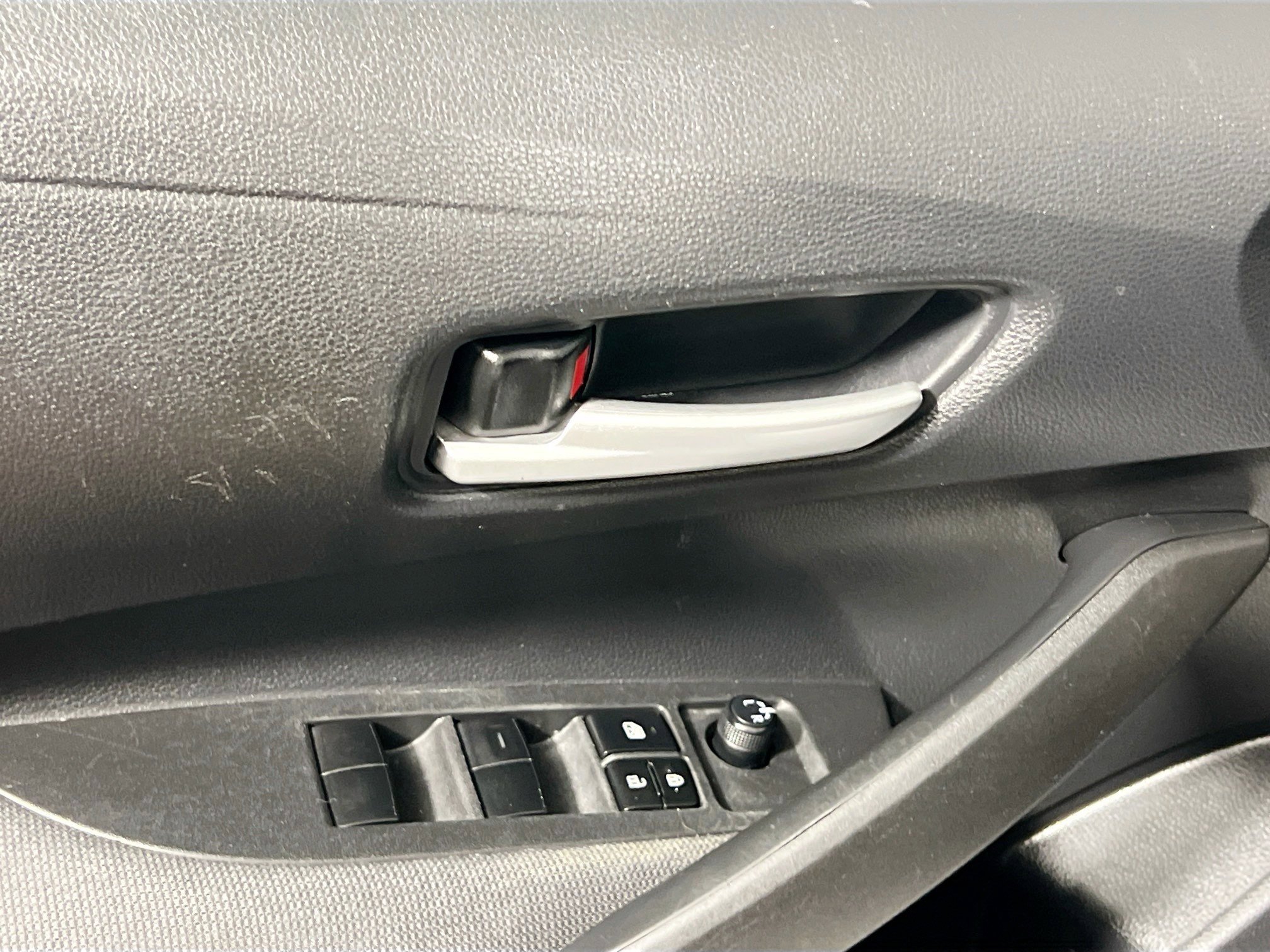 Used 2021 Toyota Corolla LE image 16