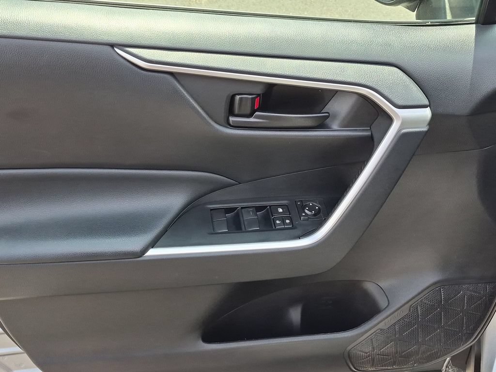 Used 2021 Toyota RAV4 LE w/ Carpet Mat Package (TMS) FWD image 12
