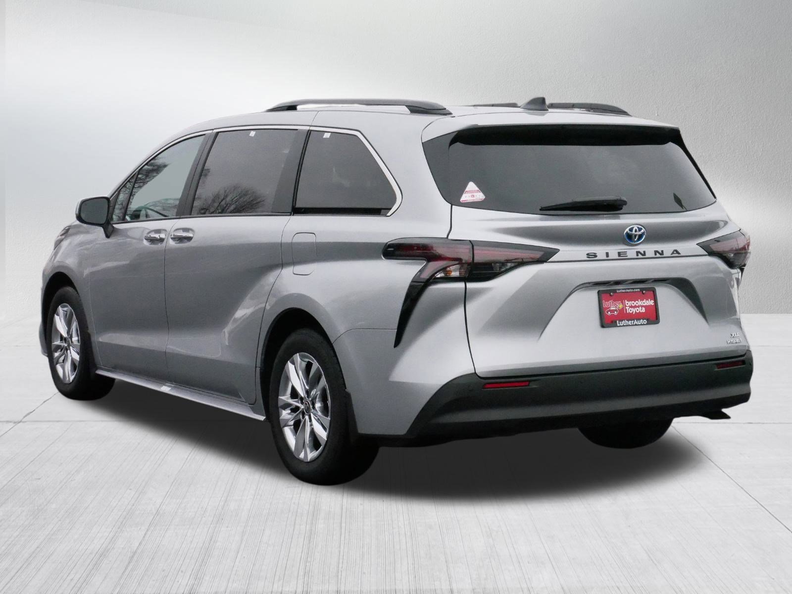 New 2024 Toyota Sienna XLE image 5