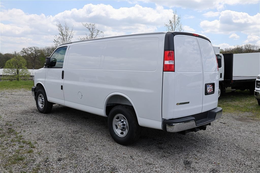 New 2026 Chevrolet Express 2500 w/ Driver Convenience Package RWD image 4