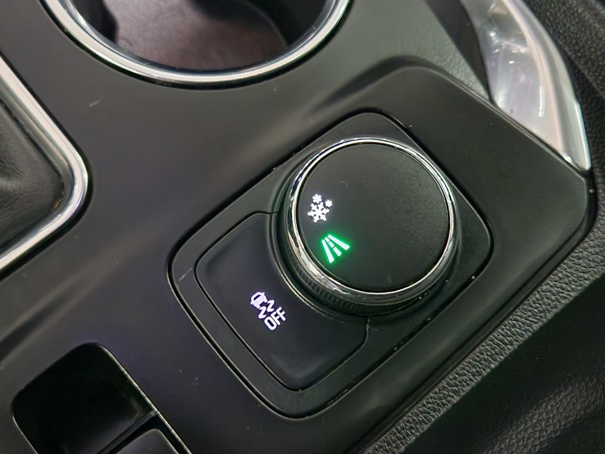 Used 2021 Chevrolet Traverse LS w/ LPO, Floor Liner Package FWD image 30