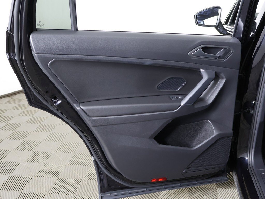 Used 2020 Volkswagen Tiguan SE image 23