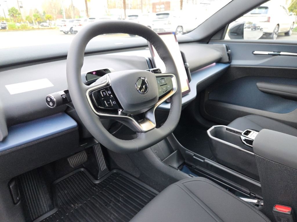 New 2025 Volvo EX30 Plus w/ Protection Package Premier image 7