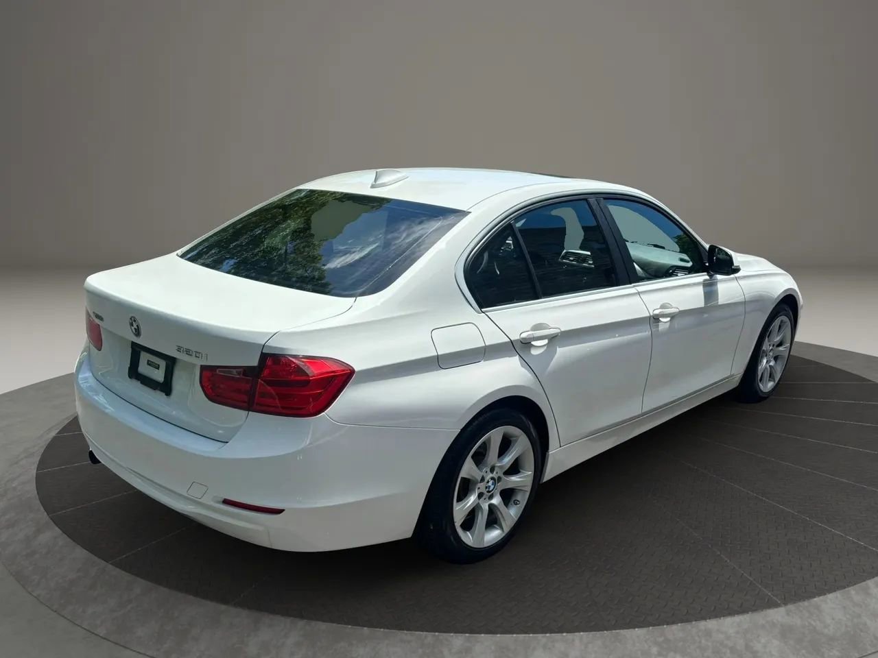 Used 2015 BMW 320i xDrive Sedan AWD/4WD image 9