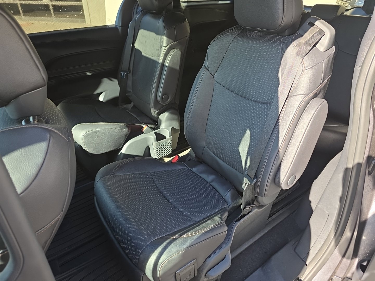 Used 2025 Toyota Sienna Limited AWD/4WD image 19