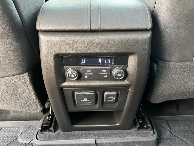 Used 2023 Chevrolet Traverse High Country AWD/4WD image 15