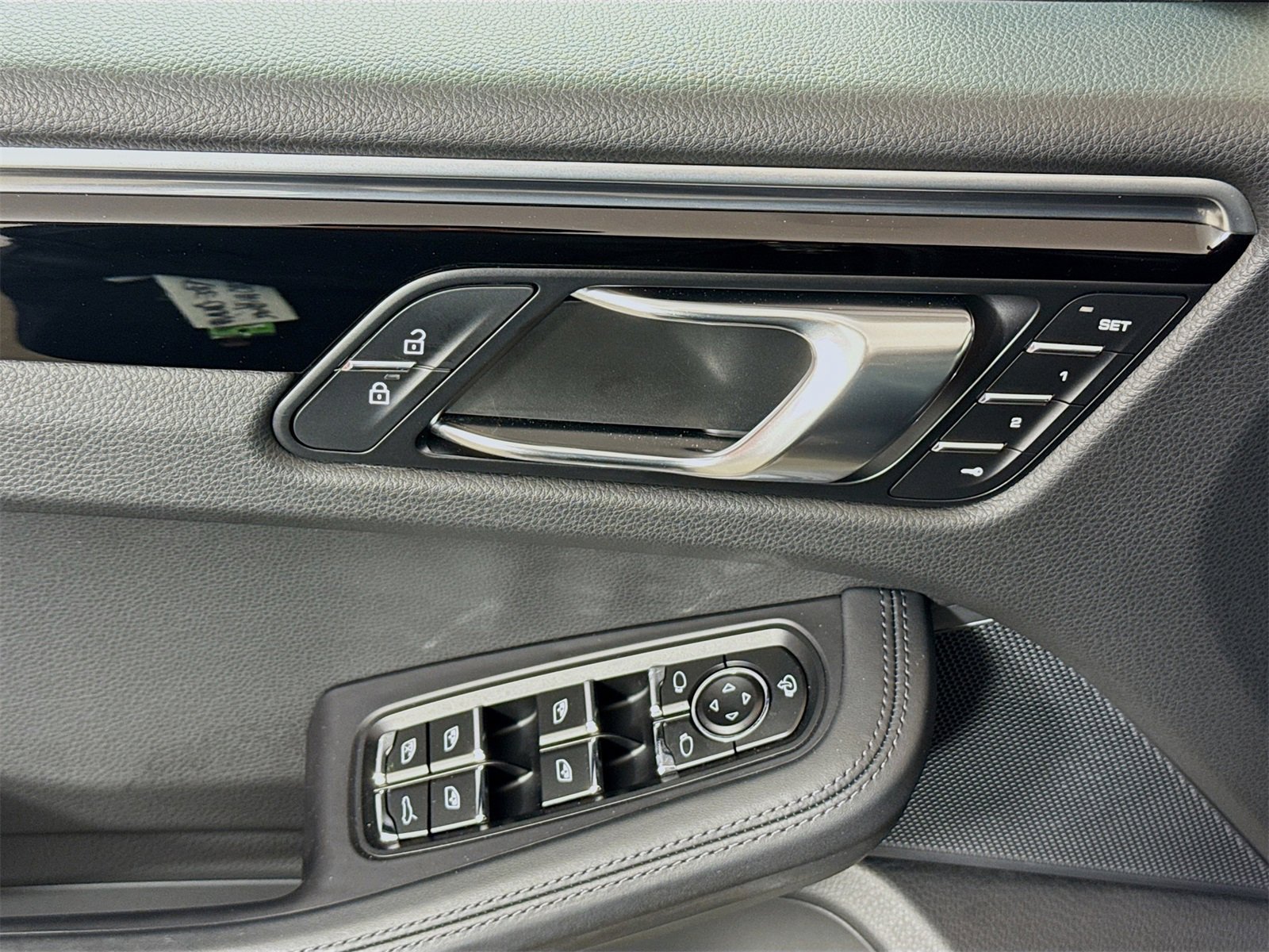 Used 2022 Porsche Macan image 15